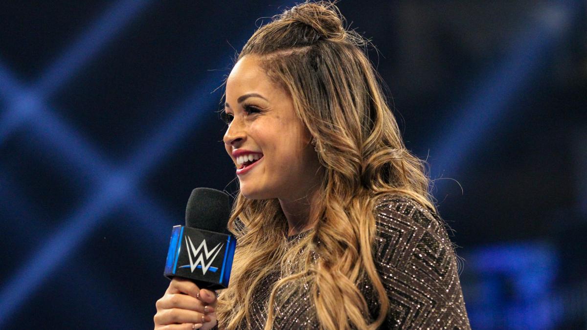 Kayla risponde agli attacchi verbali di Paul Heyman