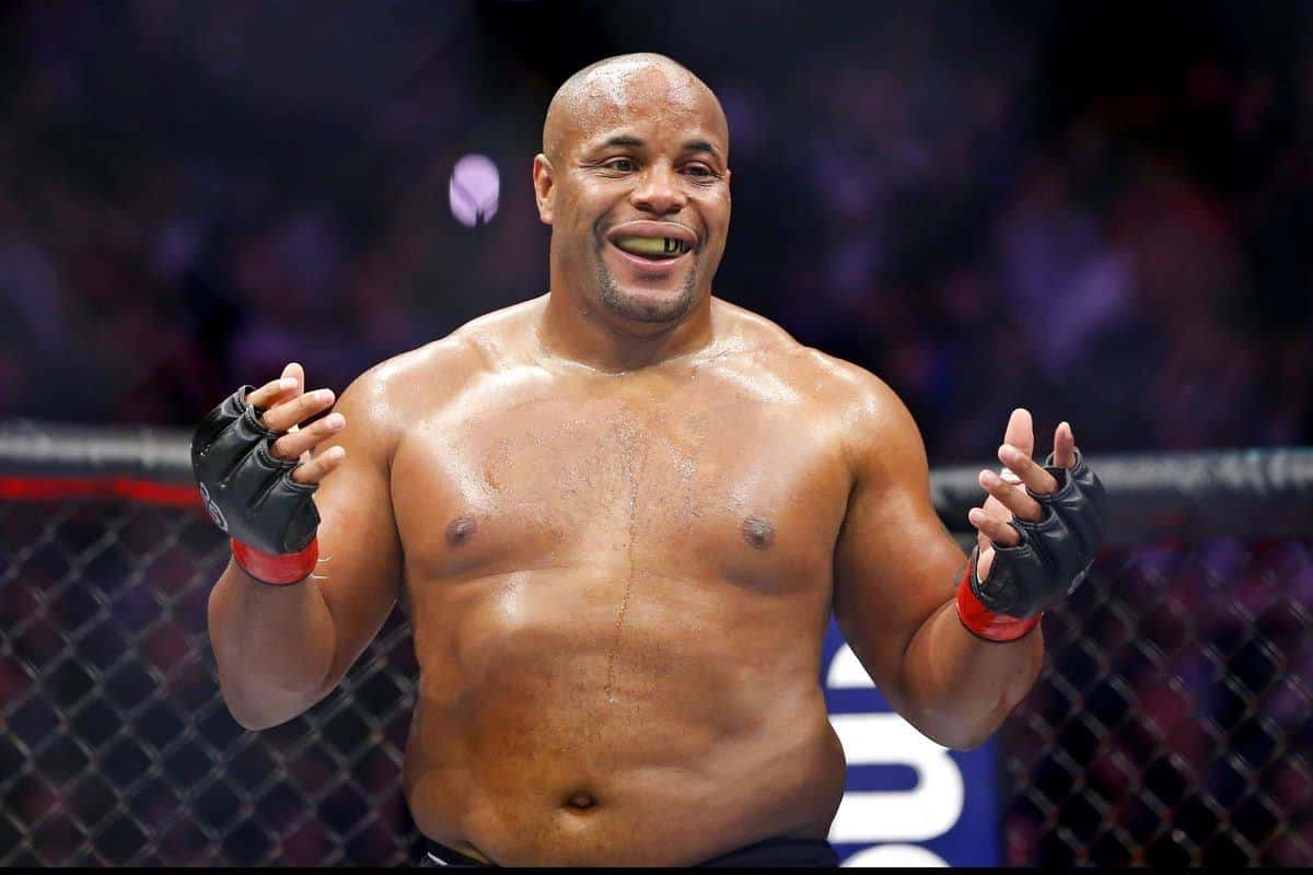 Daniel Cormier rivela: “Seth Rollins mi ha proposto di arbitrare il Fight Pit”