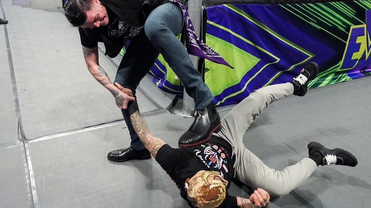 Dominik Mysterio “arrestato” per aver fatto irruzione in casa Mysterio a Natale