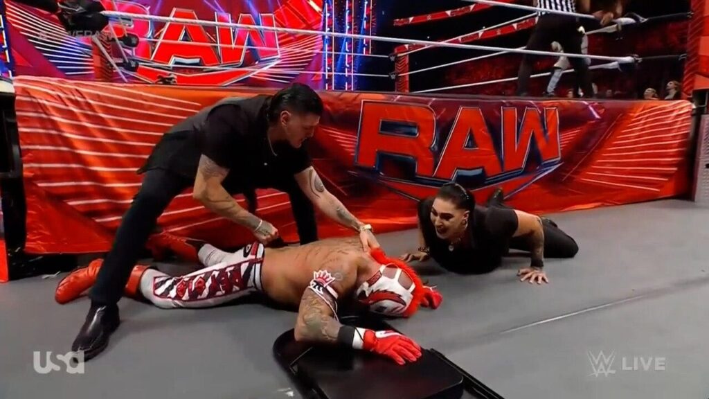 Dominik Mysterio Rey Mysterio e Rhea Ripley