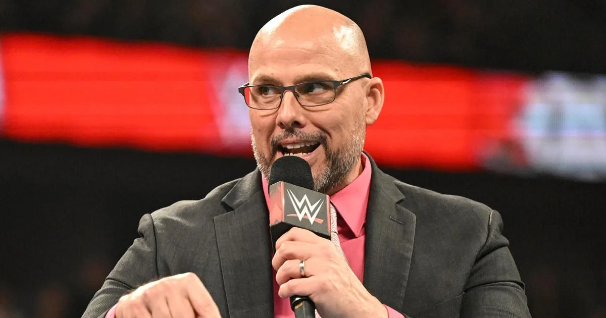 WWE: Adam Pearce annuncia diversi match per il prossimo Raw