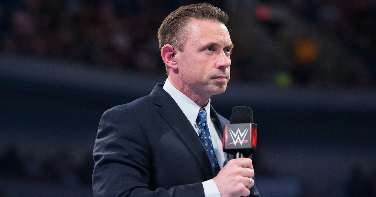 WWE: Michael Cole snobba la AEW durante Raw