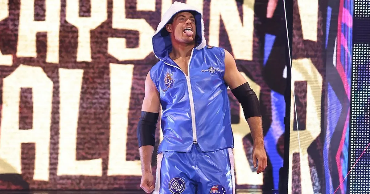 WWE: Grayson Waller prende in giro il fan che ha provato a colpirlo