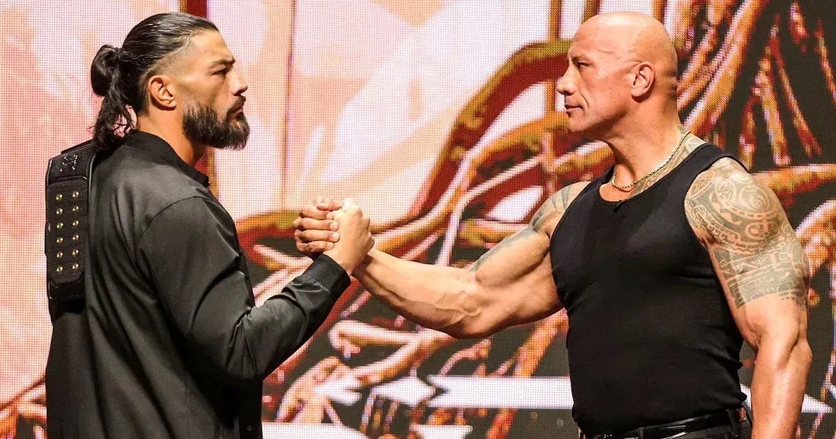 WWE: The Rock riconosce Roman Reigns, brividi a Raw