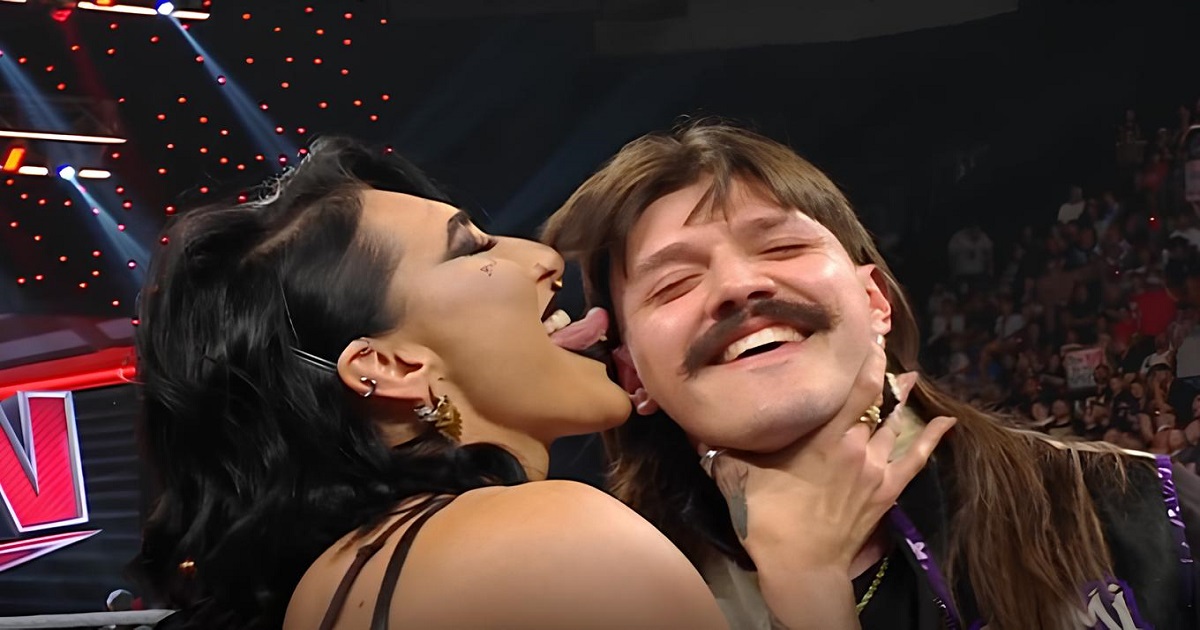WWE: Rhea Ripley commenta così l’aver leccato la faccia di Dominik Mysterio