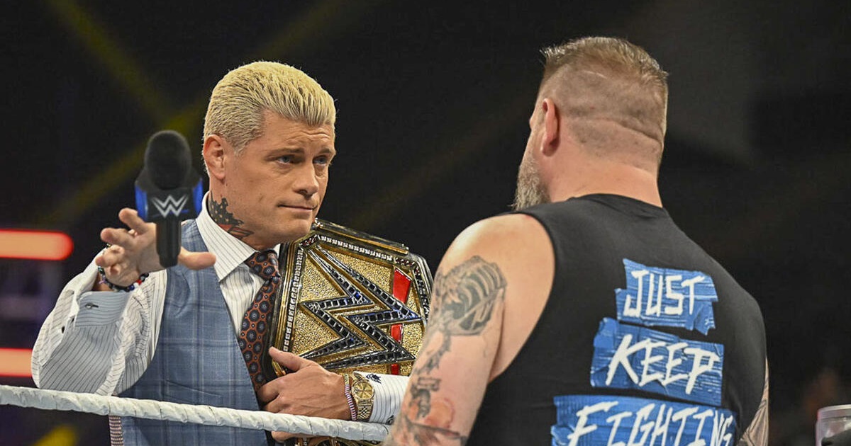 WWE: Kevin Owens accende la rivalità con Cody Rhodes sui social
