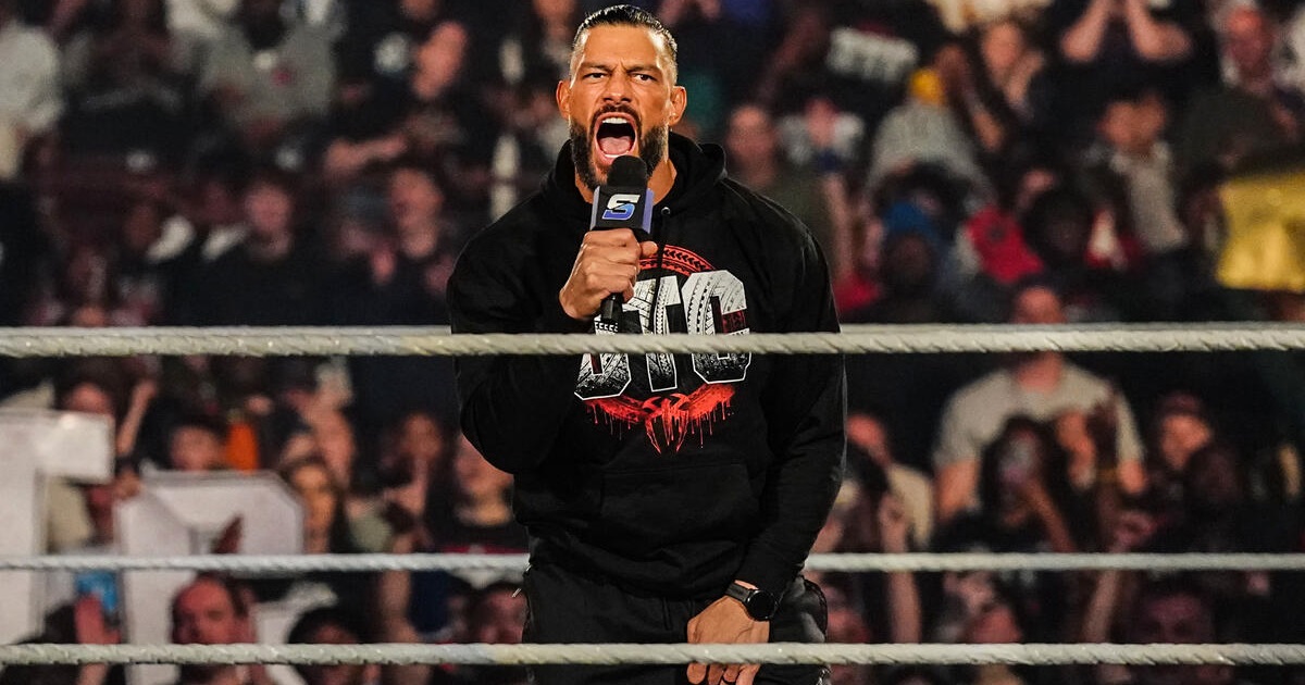 WWE: Roman Reigns anticipa il ritorto del Tribal Chief, il messaggio nascosto nella sua t-shirt