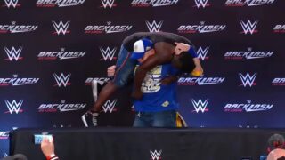 WWE: Rivelato il motivo dietro l’attacco di John Cena ad R-Truth